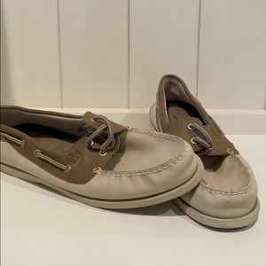 Men’s Size 11 Hilfiger deck Shoes